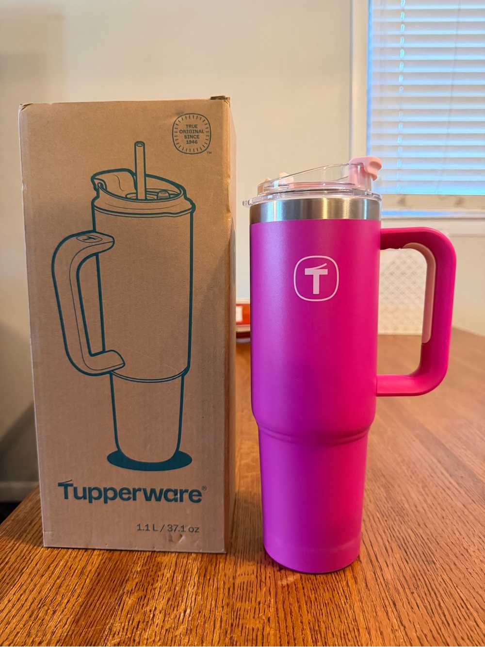 Tupperware Hot Pink Insulated Travel Mug with Handle 37 oz.